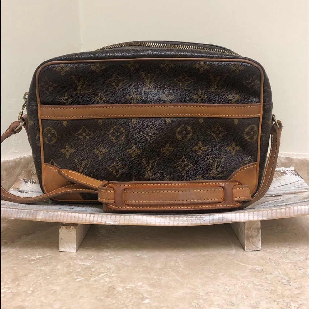 Authentic LOUIS VUITTON Trocadero 27 shoulder bag
